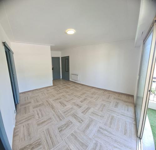 Appartement F1 loué vide - Villeneuve Loubet