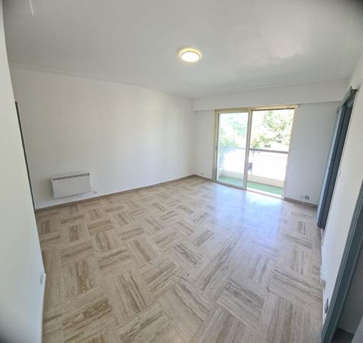 Appartement F1 loué vide - Villeneuve Loubet