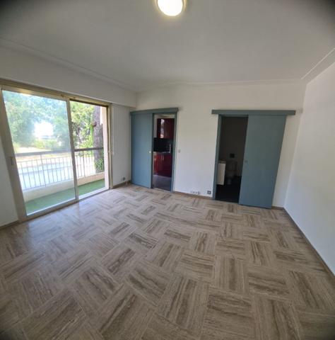 Appartement F1 loué vide - Villeneuve Loubet