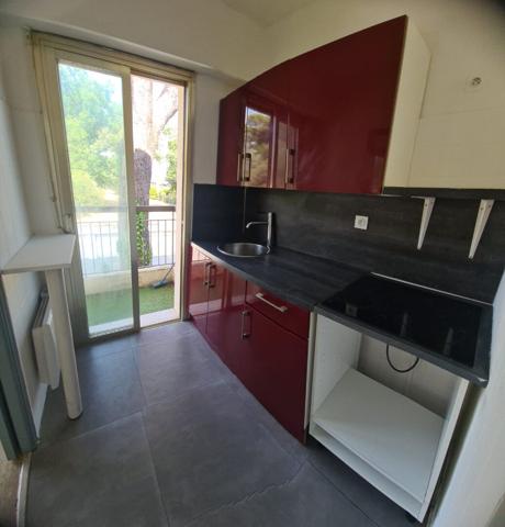 Appartement F1 loué vide - Villeneuve Loubet