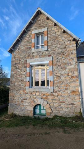 Maison de charme à Coatserho : 5 pièces + véranda