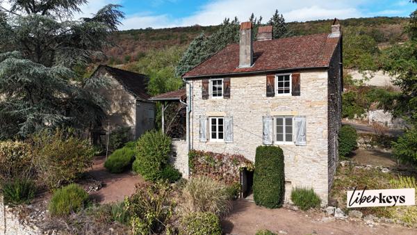 MAISON EN PIERRE - RÉNOVÉE - 1930 m² de terrain - 3 chambres - GRANGE ET CAVES