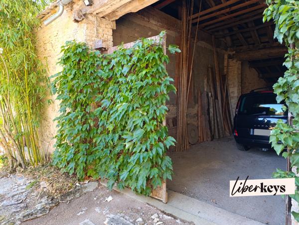 MAISON EN PIERRE - RÉNOVÉE - 1930 m² de terrain - 3 chambres - GRANGE ET CAVES