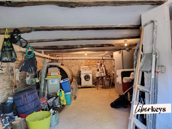 MAISON EN PIERRE - RÉNOVÉE - 1930 m² de terrain - 3 chambres - GRANGE ET CAVES