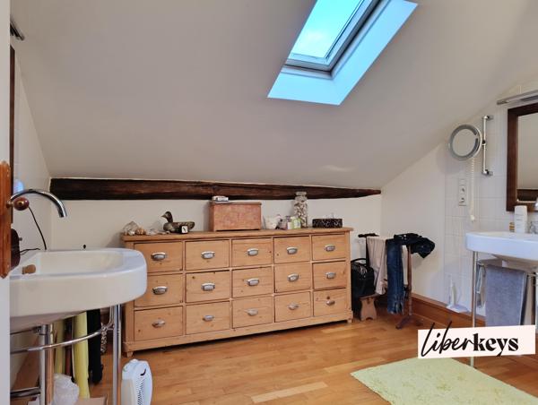 MAISON EN PIERRE - RÉNOVÉE - 1930 m² de terrain - 3 chambres - GRANGE ET CAVES