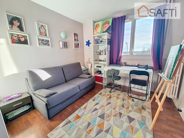 A 12 min du RER, très au calme, joli T3 avec séjour de 27 m²