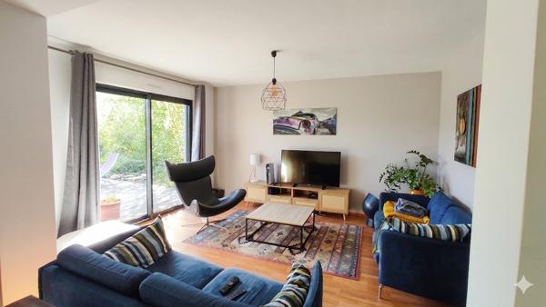 MAISON CONTEMPORAINE AVEC PISCINE