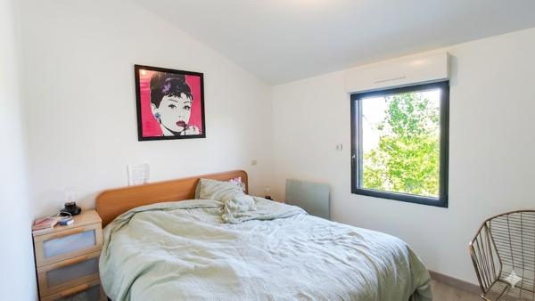 MAISON CONTEMPORAINE AVEC PISCINE