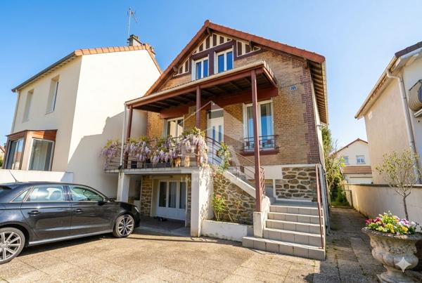 Maison style meulière de 145 m² avec jardin sans vis-à-vis et stationnement multiple