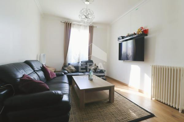 Maison style meulière de 145 m² avec jardin sans vis-à-vis et stationnement multiple