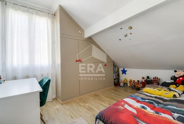 Maison style meulière de 145 m² avec jardin sans vis-à-vis et stationnement multiple