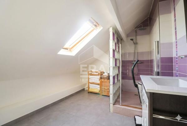 Maison style meulière de 145 m² avec jardin sans vis-à-vis et stationnement multiple