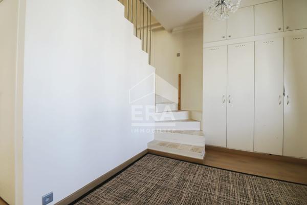 Maison style meulière de 145 m² avec jardin sans vis-à-vis et stationnement multiple