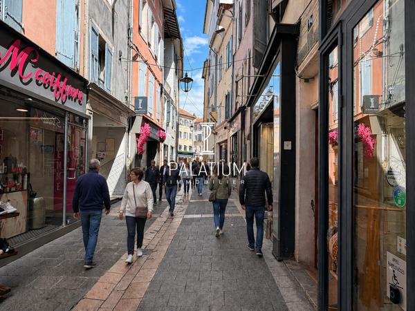 Au coeur du centre-ville, local commercial de 30 m² avec loyer attractif