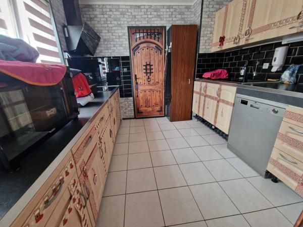 Maison à vendre 5 pièces proche CONTREXEVILLE (88) avec VERANDA, GARAGE et TERRAIN clos