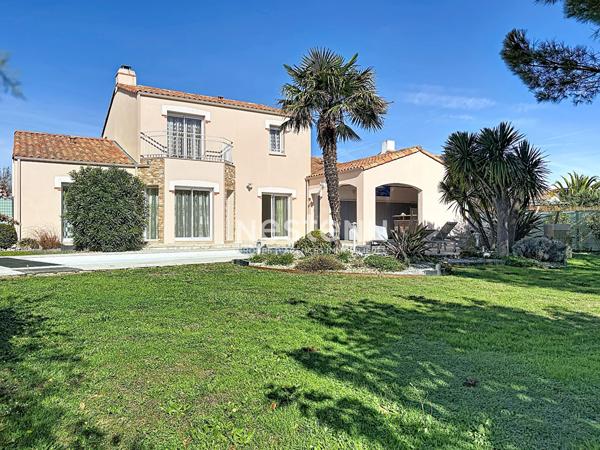 Maison récente 6 pièces avec piscine à vendre à Saint-Gilles-Croix-de-Vie