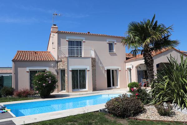 Maison récente 6 pièces avec piscine à vendre à Saint-Gilles-Croix-de-Vie