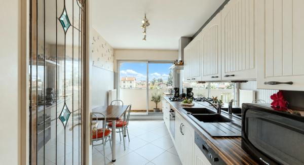 Appartement
         3 pièces
        - 96 m² 289 000 € *