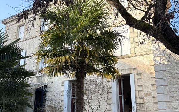 Maison à vendre    8 pièces •  Niort