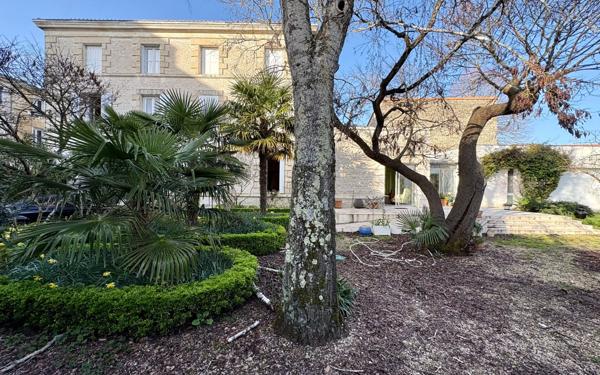 Maison à vendre    8 pièces •  Niort