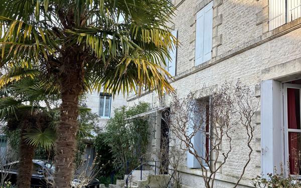 Maison à vendre    8 pièces •  Niort