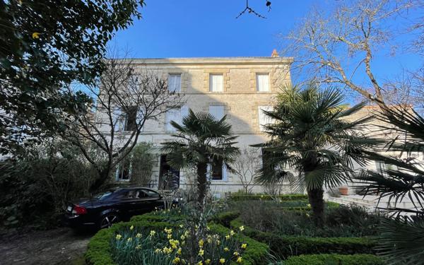 Maison à vendre    8 pièces •  Niort