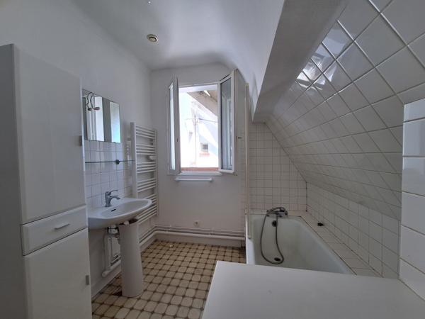 bel appartement tres lumineux A forte rentabilité PLUS DE 7.5 % 99 000 €
