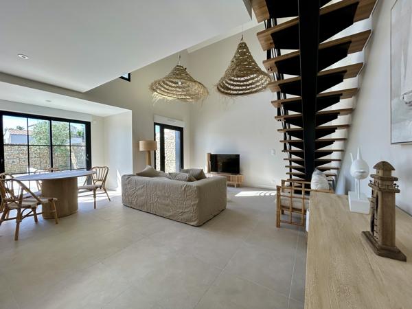 Maison
         3 pièces
        - 83 m² Bien prestige