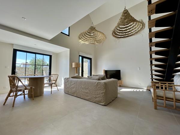 Maison
         3 pièces
        - 83 m² Bien prestige