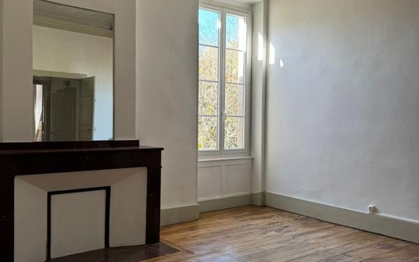 Appartement à louer    3 pièces • 84 m2 Castres