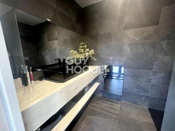 Villa moderne dans secteur résidentiel