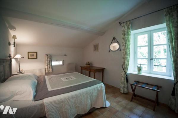 SAVASSE  Maison en pierres 311 m2, jardin et piscine