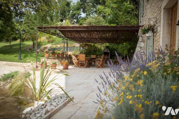 SAVASSE  Maison en pierres 311 m2, jardin et piscine