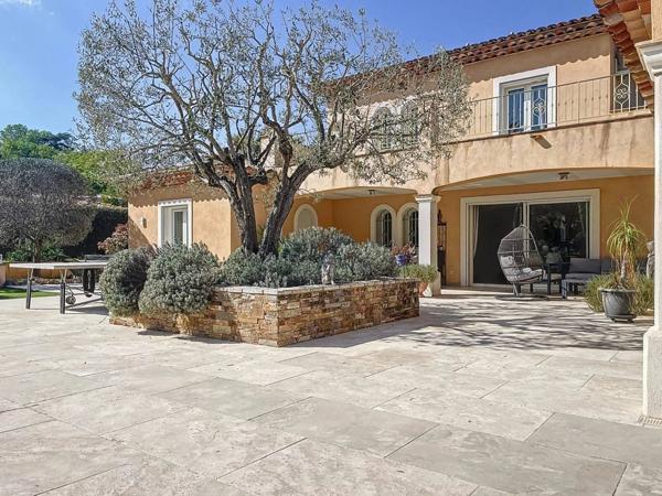 Magnifique Villa avec annexes et piscine