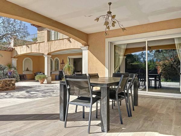 Magnifique Villa avec annexes et piscine