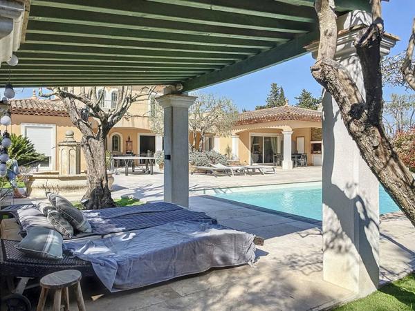 Magnifique Villa avec annexes et piscine