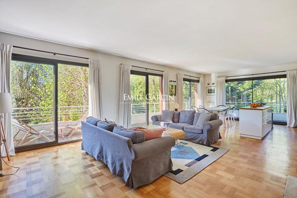 A vendre- Appartement  familial- Vaucresson- 5 pièce(s) 135.47 m2-4 chambres- grand balcon