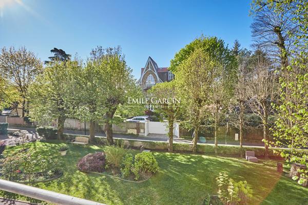 A vendre- Appartement  familial- Vaucresson- 5 pièce(s) 135.47 m2-4 chambres- grand balcon