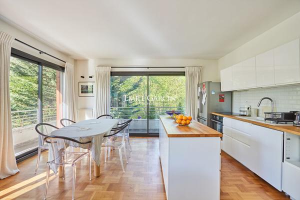 A vendre- Appartement  familial- Vaucresson- 5 pièce(s) 135.47 m2-4 chambres- grand balcon