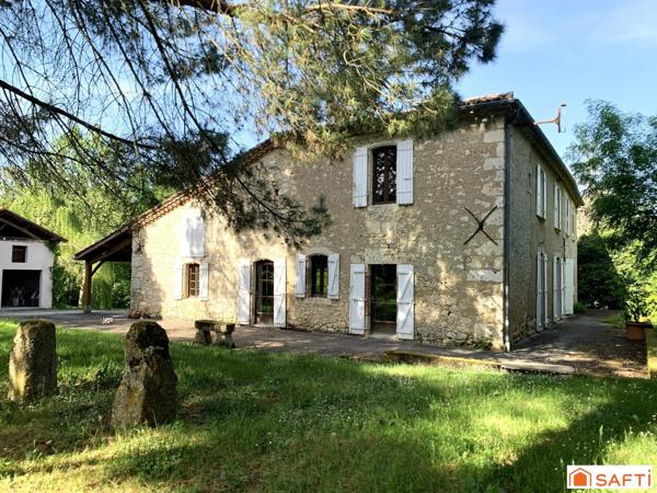 MAISON DE FAMILLE AVEC PARC, PISCINE ET DÉPENDANCES