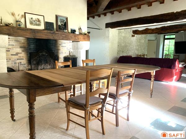 MAISON DE FAMILLE AVEC PARC, PISCINE ET DÉPENDANCES