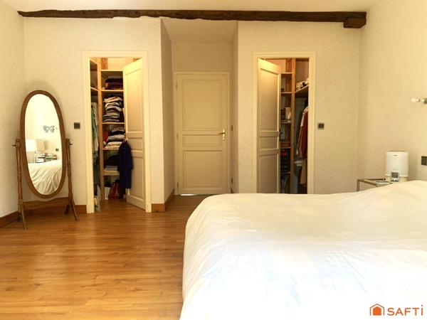 MAISON DE FAMILLE AVEC PARC, PISCINE ET DÉPENDANCES