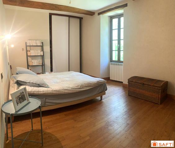 MAISON DE FAMILLE AVEC PARC, PISCINE ET DÉPENDANCES