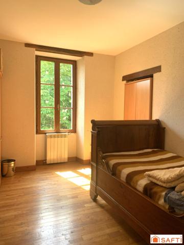 MAISON DE FAMILLE AVEC PARC, PISCINE ET DÉPENDANCES