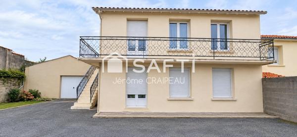 2 logements de 3 chambres, 2 garages et atelier en centre-ville.