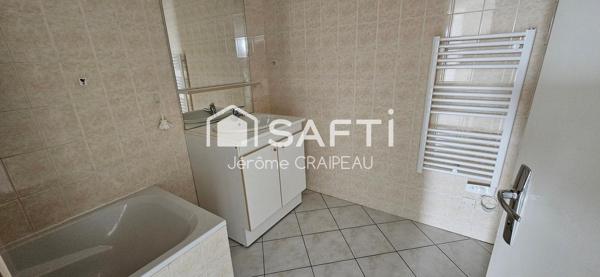 2 logements de 3 chambres, 2 garages et atelier en centre-ville.
