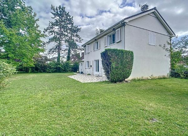 Maison à vendre    6 pièces • 171,29 m2 Voisins-le-Bretonneux