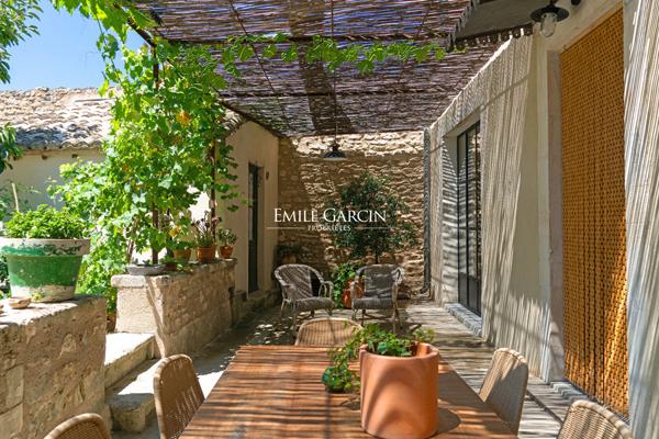 Charmante maison de village avec bassin à vendre Saint Remy De Provence Confidentiel
