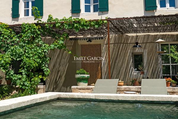 Charmante maison de village avec bassin à vendre Saint Remy De Provence Confidentiel