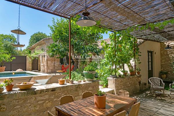 Charmante maison de village avec bassin à vendre Saint Remy De Provence Confidentiel